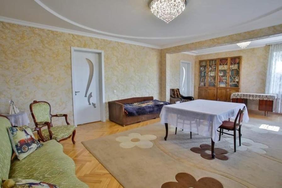 Nana'S Apartment Kutaisi Zewnętrze zdjęcie
